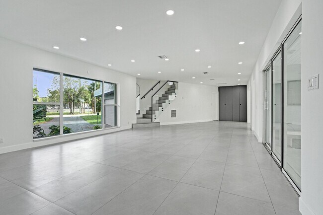 Building Photo - 6700 E Tropical Way