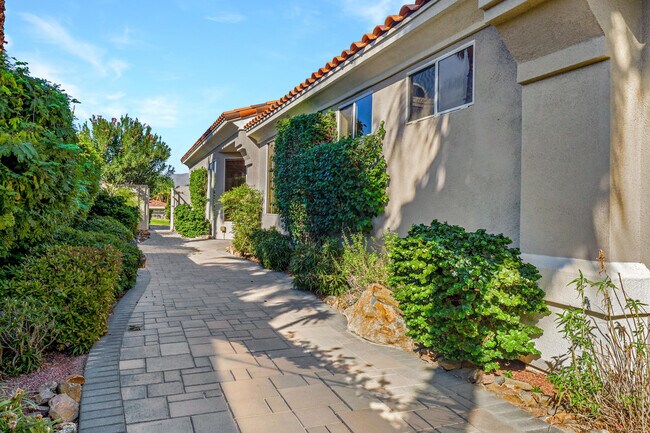 Building Photo - 496 Desert Holly Dr