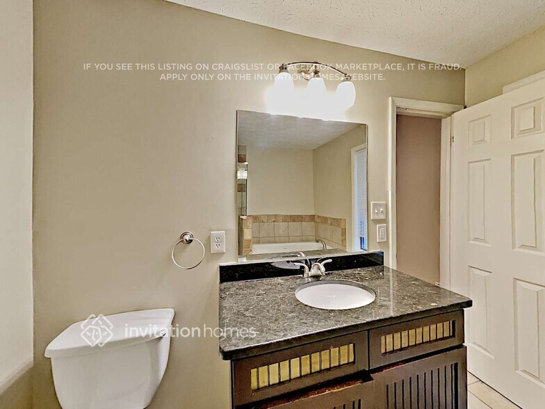 Building Photo - 2320 Tapanzee Ln
