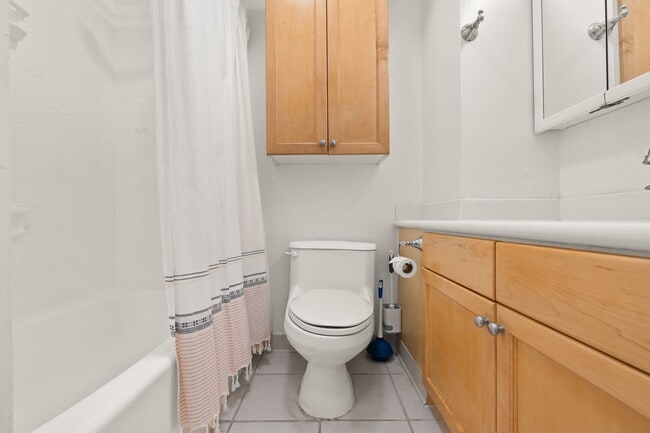 Building Photo - Waikiki Fully furnished studio/1 ba / 1 prk Washer/Dryer in unit