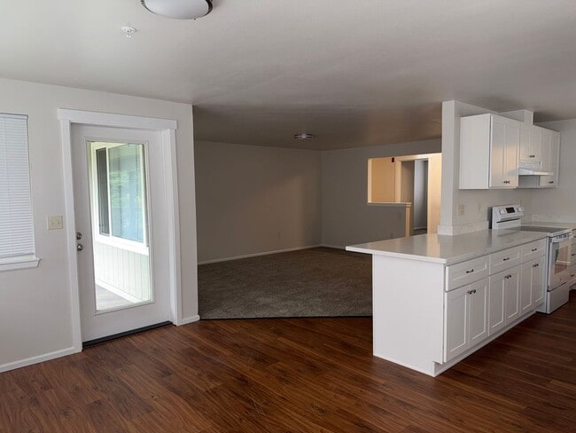 Interior Photo - Lakeshore Apartments