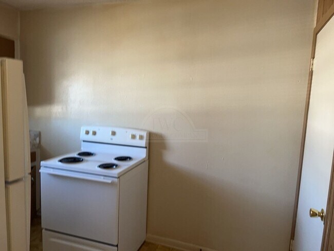 Building Photo - 110 Ave F Ave