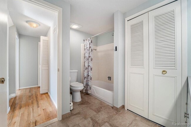 Building Photo - 8691 Kennedy Cir N