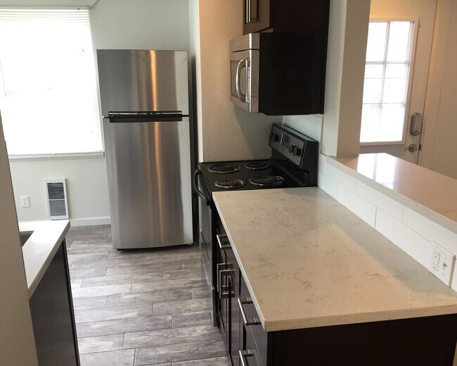 Building Photo - 609 N 48th St