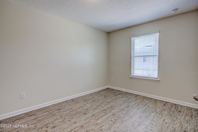 Building Photo - 417 Oasis Ln