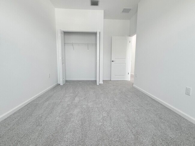 Building Photo - 4394 Longwood Lake Sq