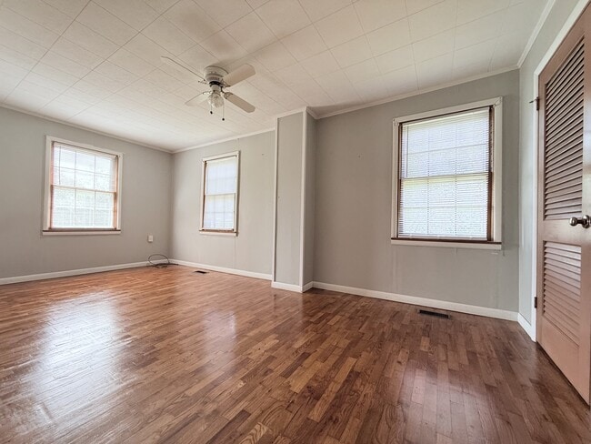 Building Photo - 383 Westover Rd