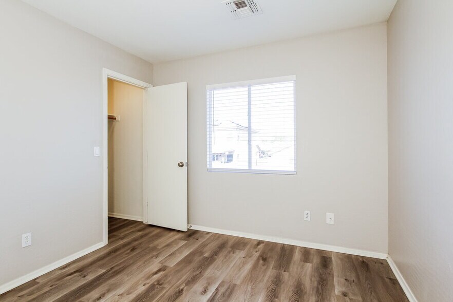 Building Photo - 21940 W Casey Ln