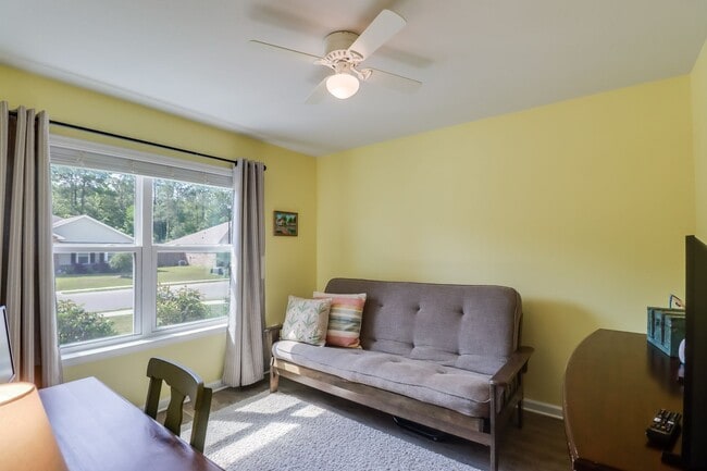 Building Photo - Beautiful 4 bed 2 bath