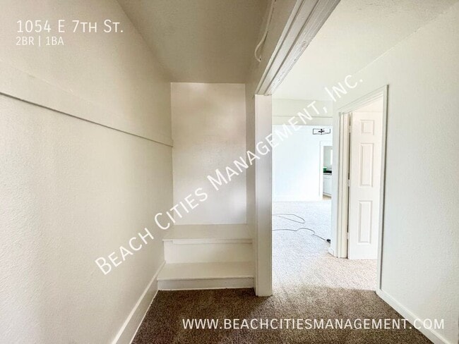 Building Photo - 1054 E 7th St