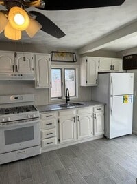 Building Photo - 4 Shaws Ln