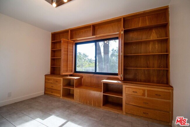 Building Photo - 11619 Lerdo Ave