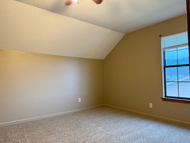 Building Photo - 20 Edgehill Cove