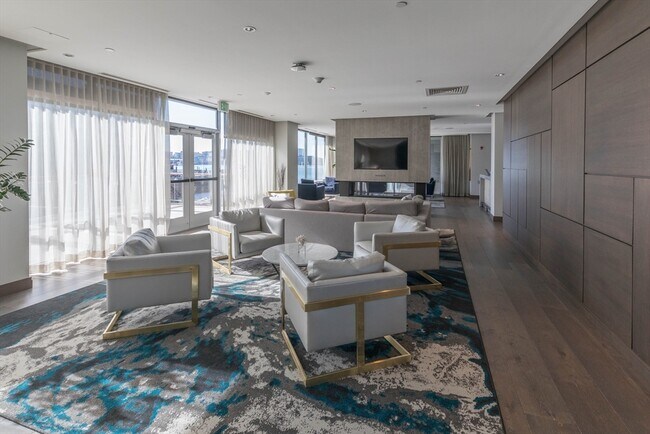 Building Photo - 45 Lewis St