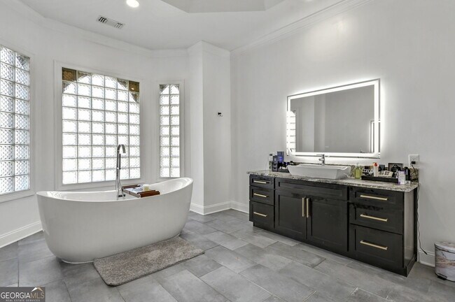 Building Photo - 300 Island Cove Dr