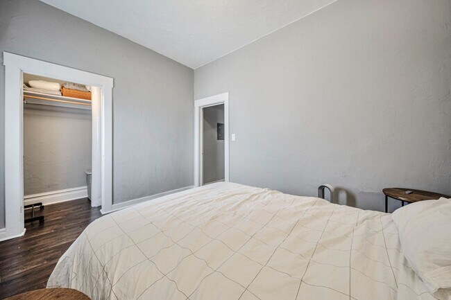 Building Photo - 712 S 900 E