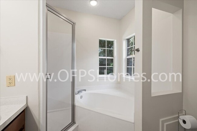 Building Photo - Niceville 3/2 with Office Flexible Availability