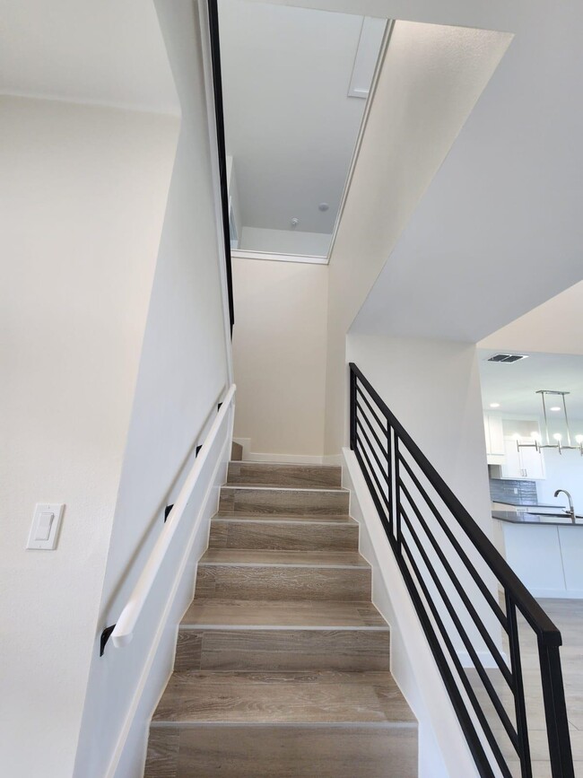 Building Photo - 7506 Cresta Bella St