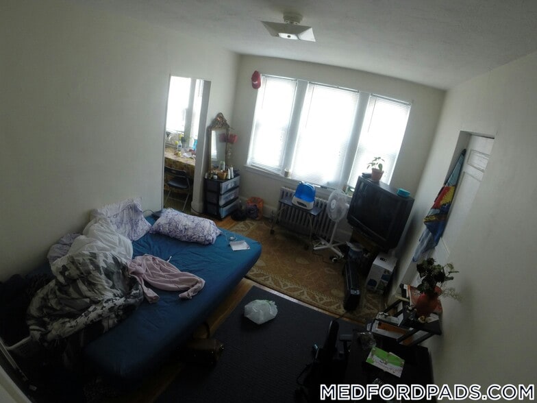 Building Photo - 53 Fellsway W