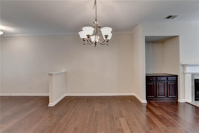 Building Photo - 2152 Greencrest Cir
