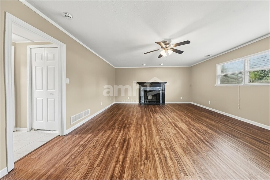Building Photo - 6401 Sharps Ridge Ct