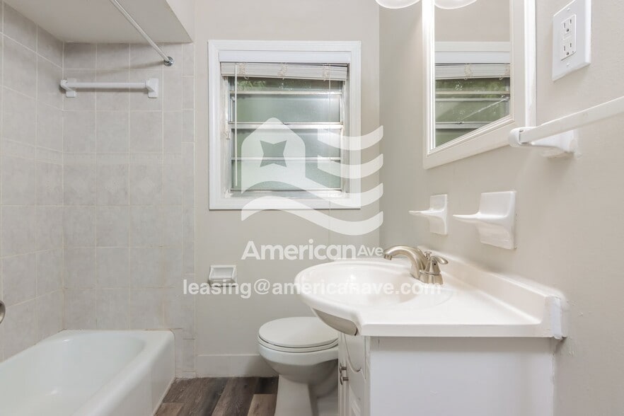 Building Photo - 5862 Blueridge Dr