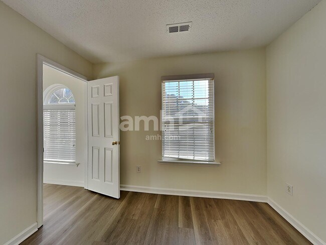 Building Photo - 104 Edenberry Way