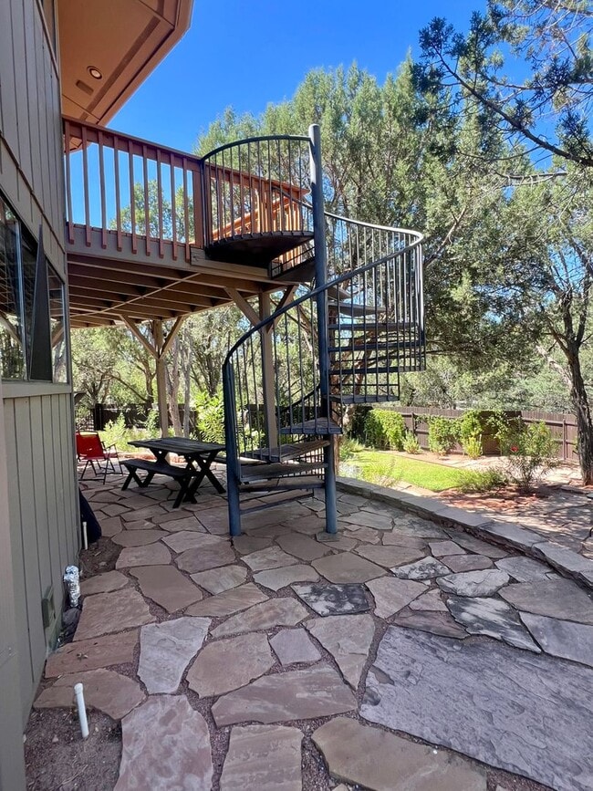 Building Photo - 335 Foothills S Dr