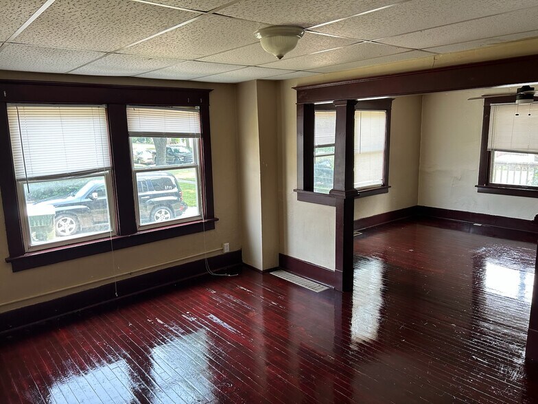 Building Photo - 313 S 3rd St