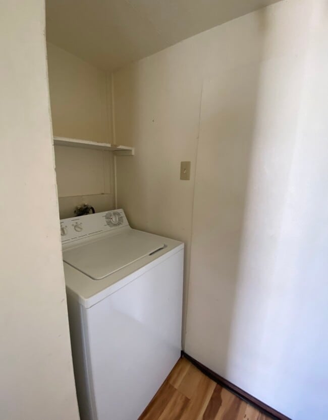 Building Photo - 251 Place Ln