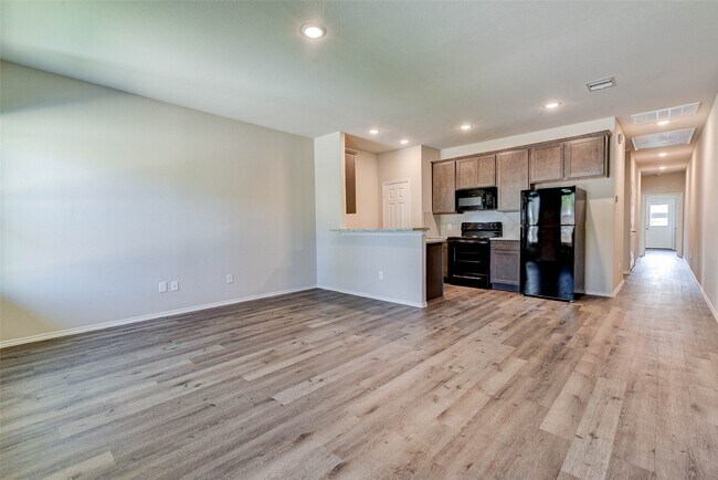 Building Photo - 407 E Avenue G
