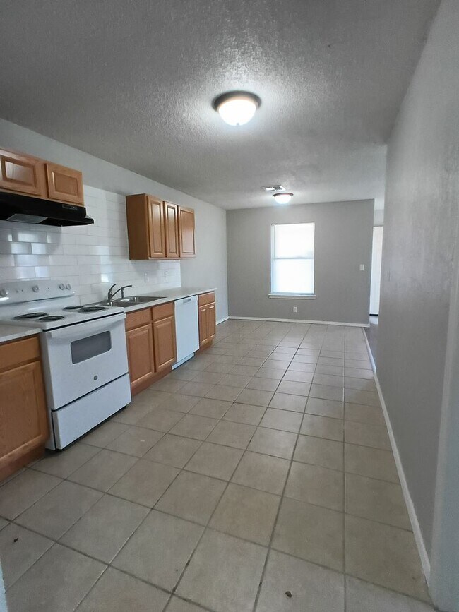 Building Photo - Cute Duplex