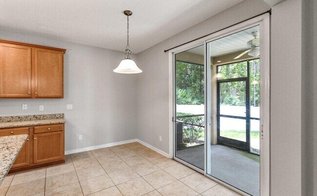 Building Photo - For Rent!!!!!  Spacious Living & Resort-Style Fun in Hamilton Glen!