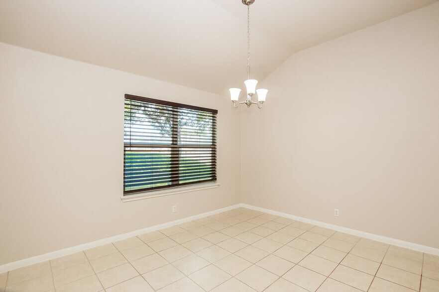 Building Photo - 1105 Wigwam