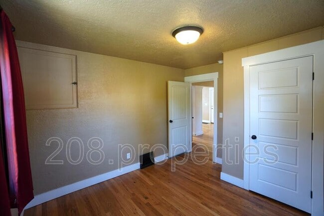 Building Photo - 1202 W Hale St