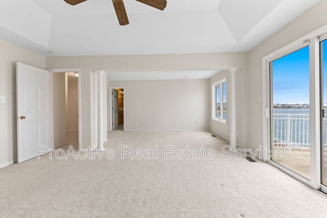 Building Photo - 9468 Bay Front Dr