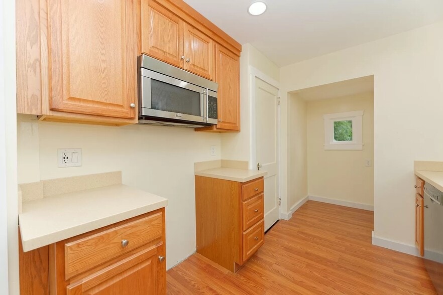 Building Photo - 1153 S Country Club Dr