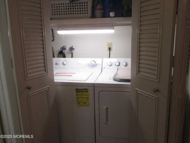 Building Photo - 496A Thornbury Ct