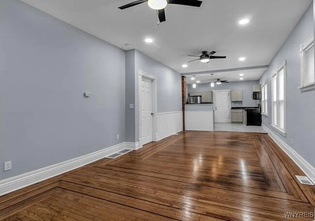 Building Photo - 378 Breckenridge St