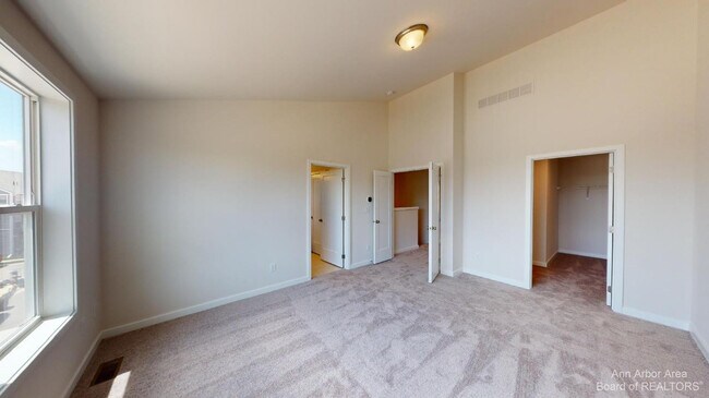 Building Photo - 2704 S Spurway Dr