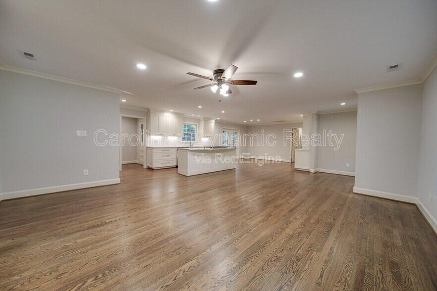 Building Photo - 6700 Castlegate Dr