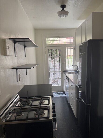 Building Photo - 245 S Berendo St