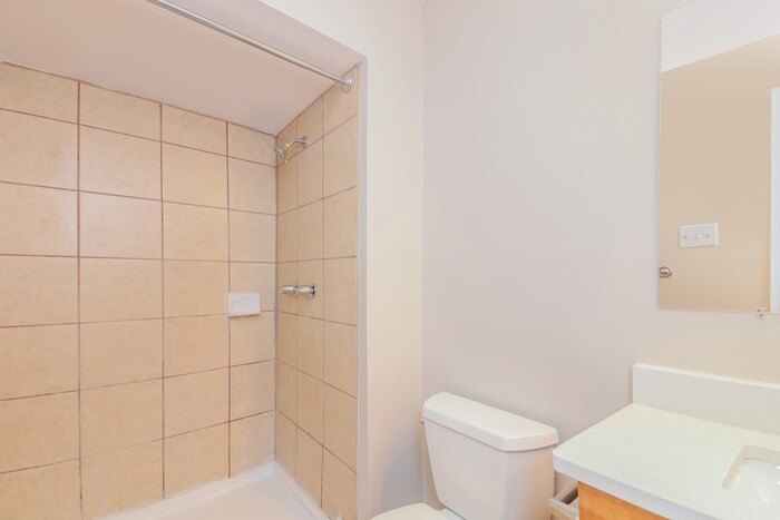 Building Photo - 6205 Magnolia Ln