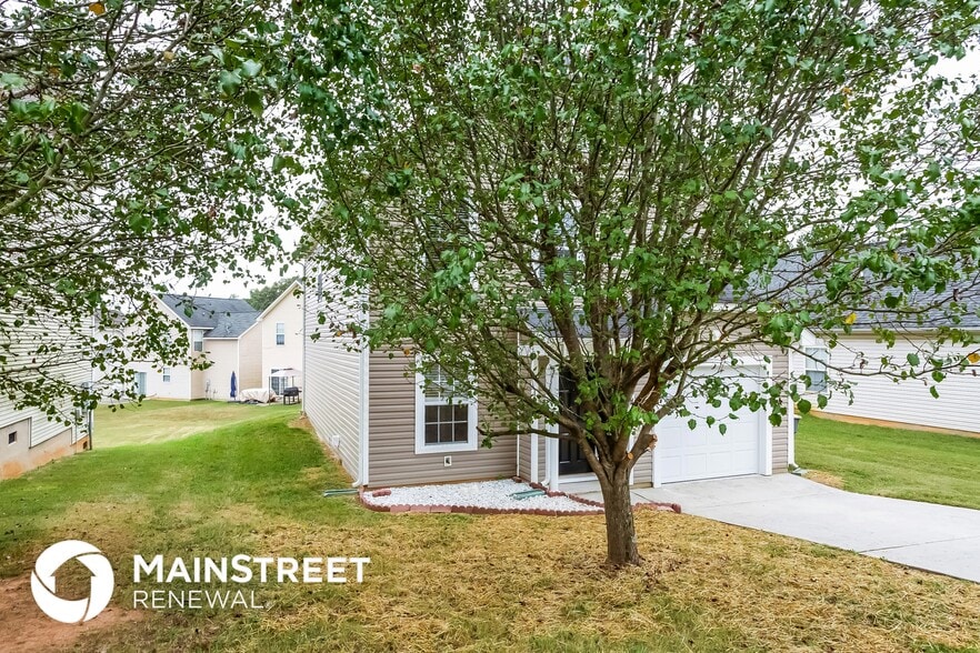 Building Photo - 4941 Hawfield St