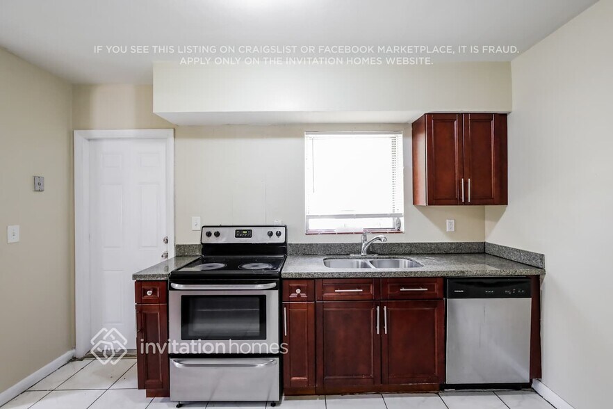 Building Photo - 16049 NE 9th Ct