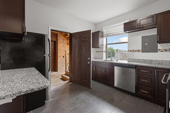 Building Photo - 3641 W Dickens Ave