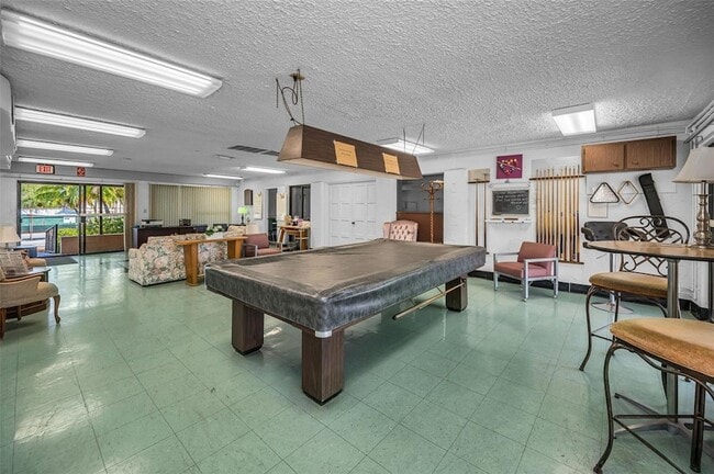 Building Photo - 4200 Hampton Dr