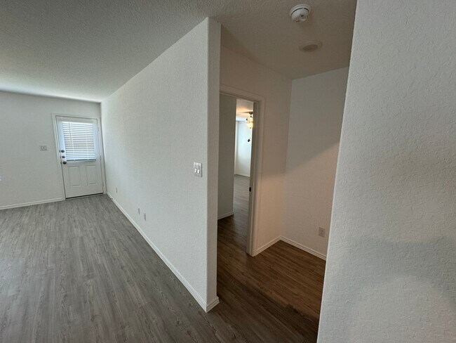 Building Photo - 1155 Barbarosa Rd