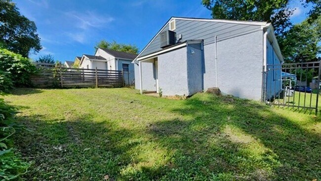 Building Photo - Beautiful 2-Bedroom, 2-Bath Gem in Peoples...