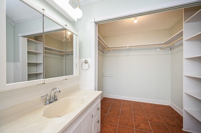 Building Photo - 1707 Key St